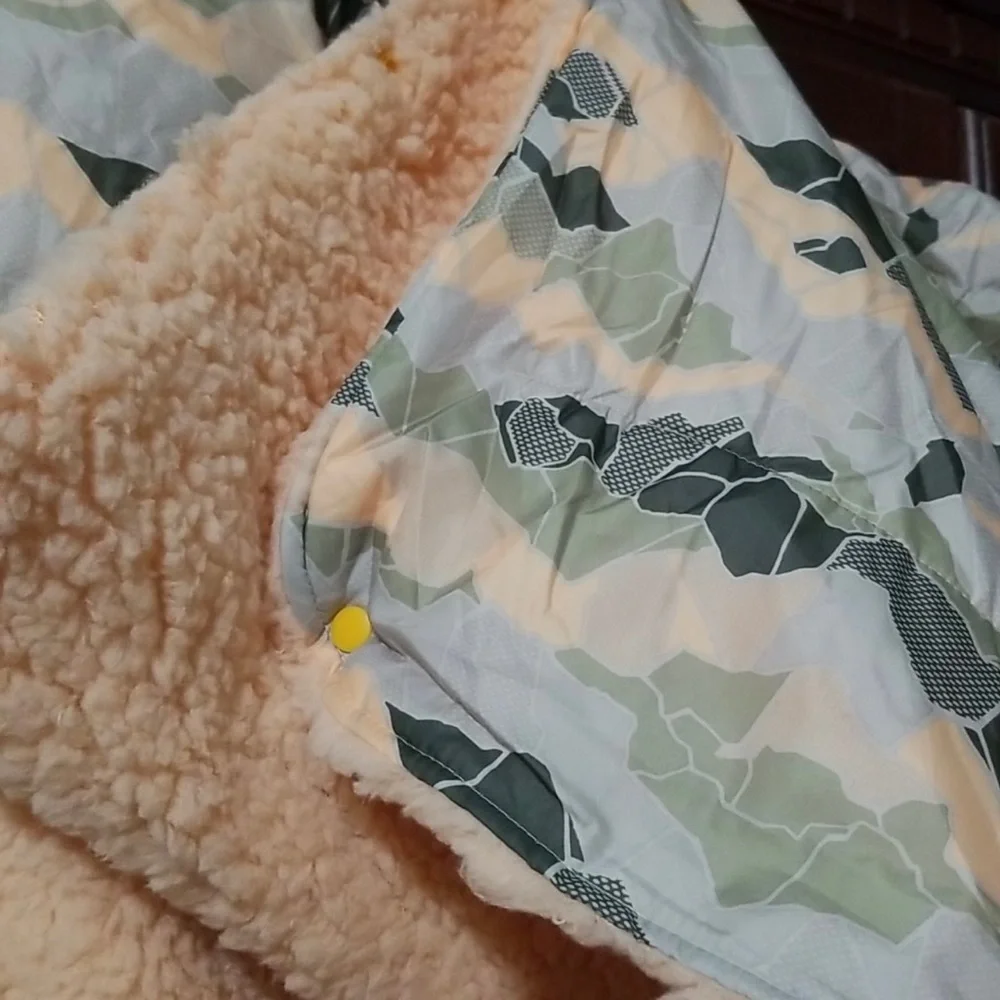 The North Face Wawona Fuzzy Blanket (BNWT) - Picture 4 of 12